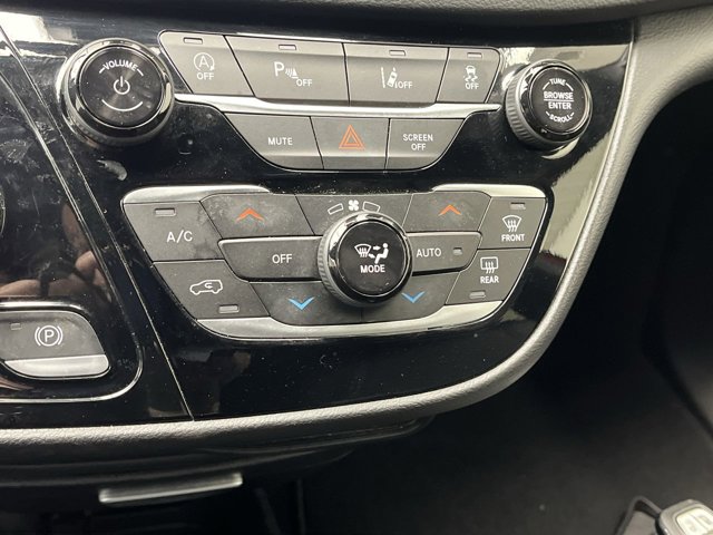 Used 2025 Chrysler Pacifica - photo 24