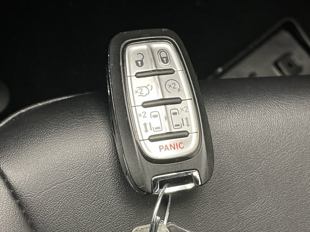 Used 2025 Chrysler Pacifica - photo 29