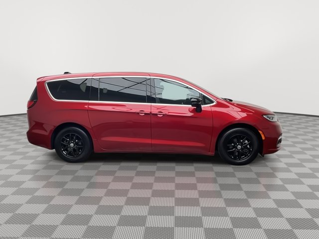 Used 2025 Chrysler Pacifica - photo 40