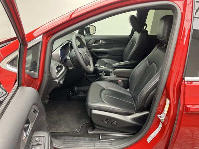 Used 2025 Chrysler Pacifica - photo 6