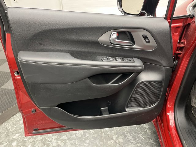 Used 2025 Chrysler Pacifica - photo 9