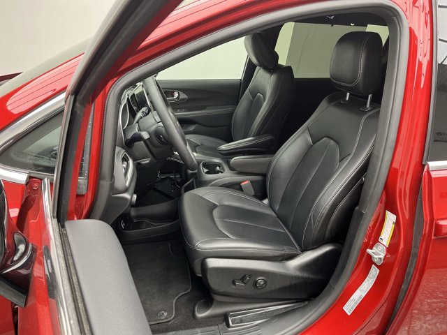 Used 2025 Chrysler Pacifica - photo 11
