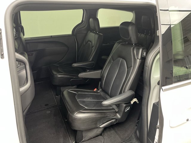 Used 2025 Chrysler Pacifica - photo 9
