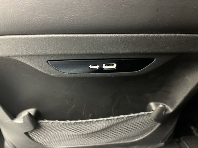 Used 2025 Chrysler Pacifica - photo 10