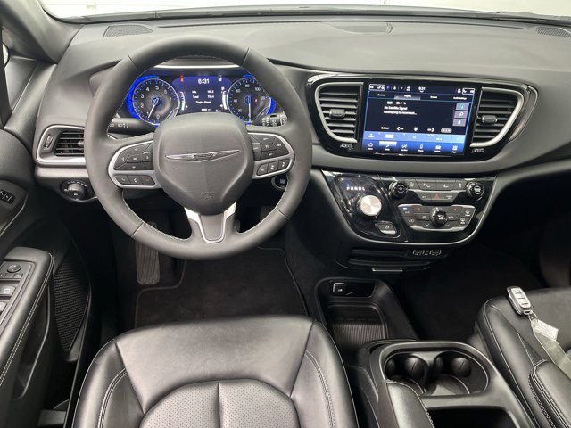 Used 2025 Chrysler Pacifica - photo 12