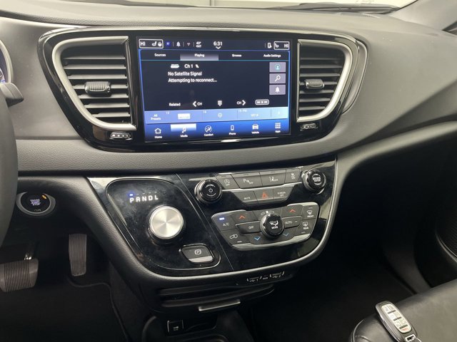 Used 2025 Chrysler Pacifica - photo 15