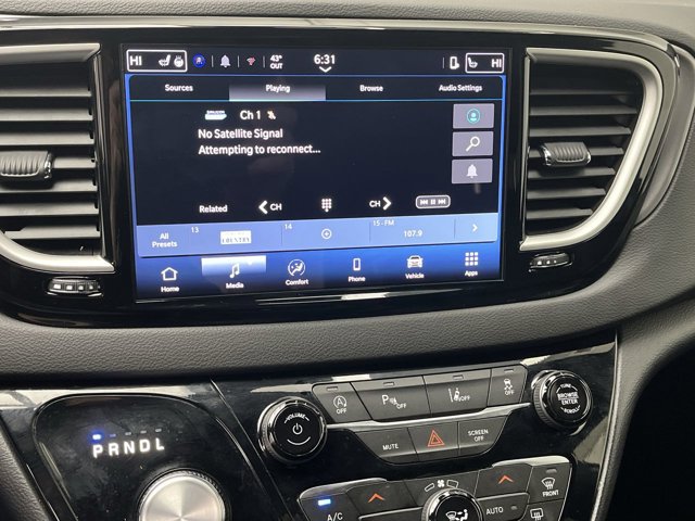 Used 2025 Chrysler Pacifica - photo 16