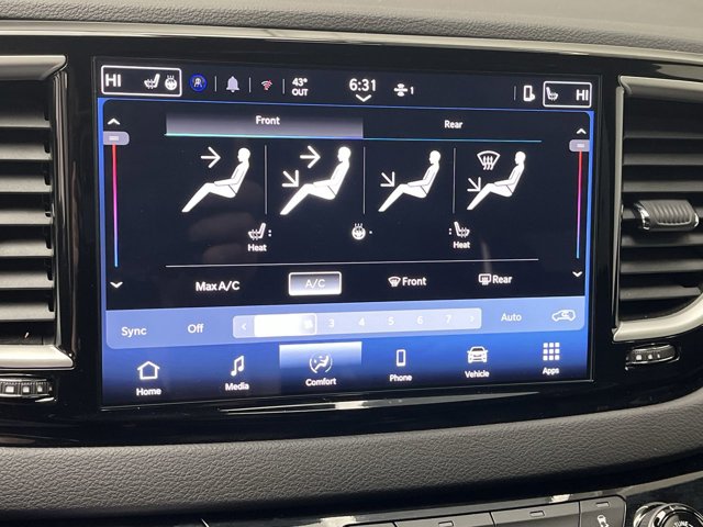 Used 2025 Chrysler Pacifica - photo 18