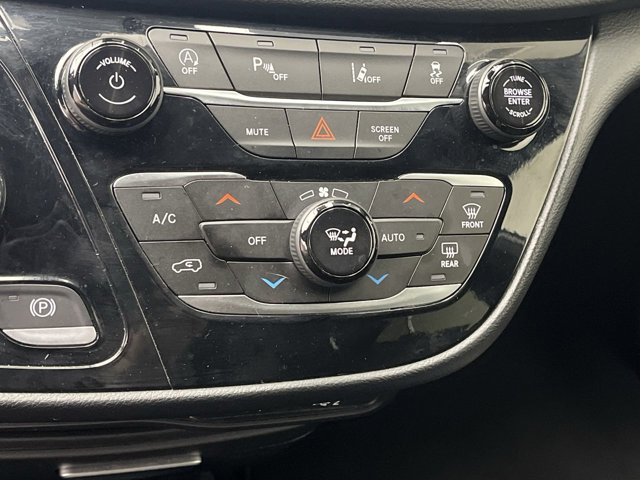 Used 2025 Chrysler Pacifica - photo 20