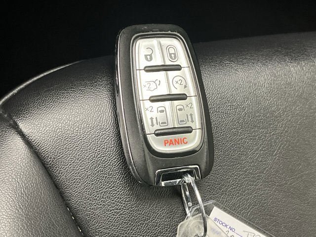 Used 2025 Chrysler Pacifica - photo 25