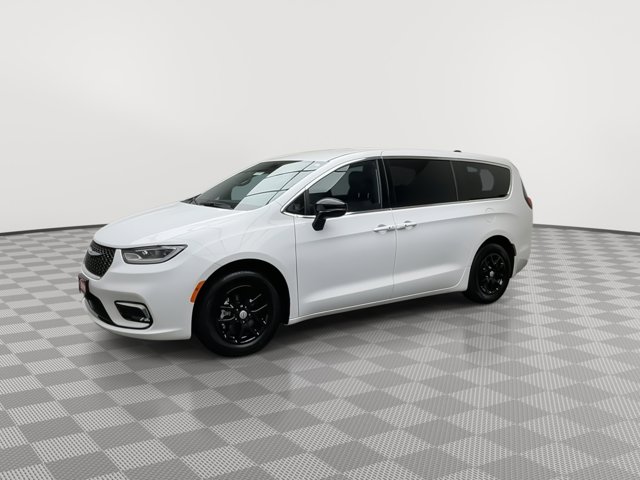 Used 2025 Chrysler Pacifica - photo 33