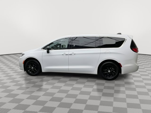 Used 2025 Chrysler Pacifica - photo 34