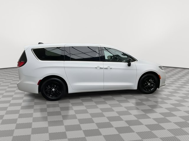Used 2025 Chrysler Pacifica - photo 37