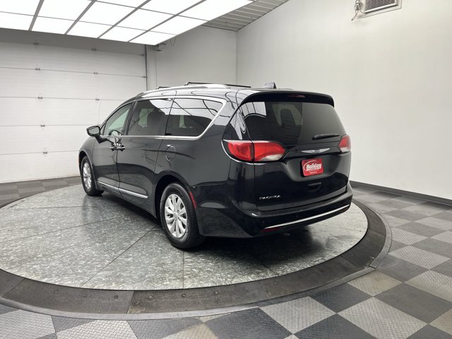 Used 2018 Chrysler Pacifica - photo 2