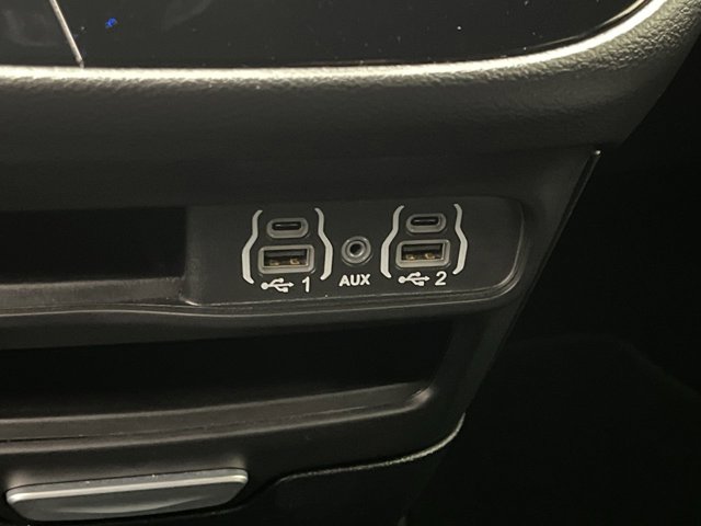 Used 2025 Chrysler Pacifica - photo 27