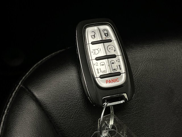 Used 2025 Chrysler Pacifica - photo 29