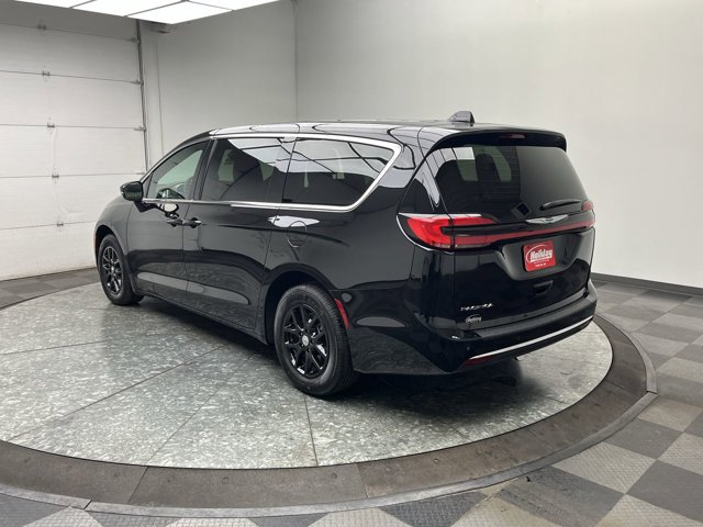 Used 2025 Chrysler Pacifica - photo 5
