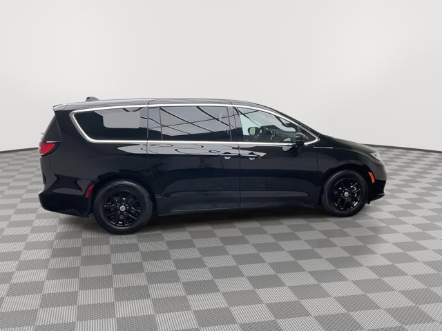 Used 2025 Chrysler Pacifica - photo 40