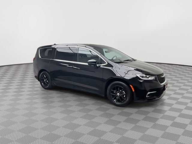Used 2025 Chrysler Pacifica - photo 41