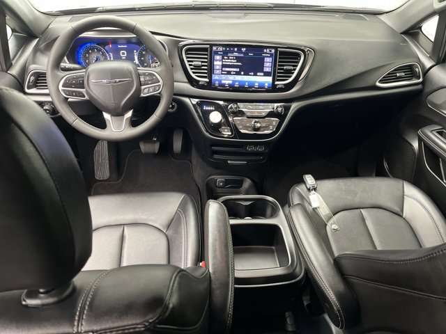 Used 2025 Chrysler Pacifica - photo 7