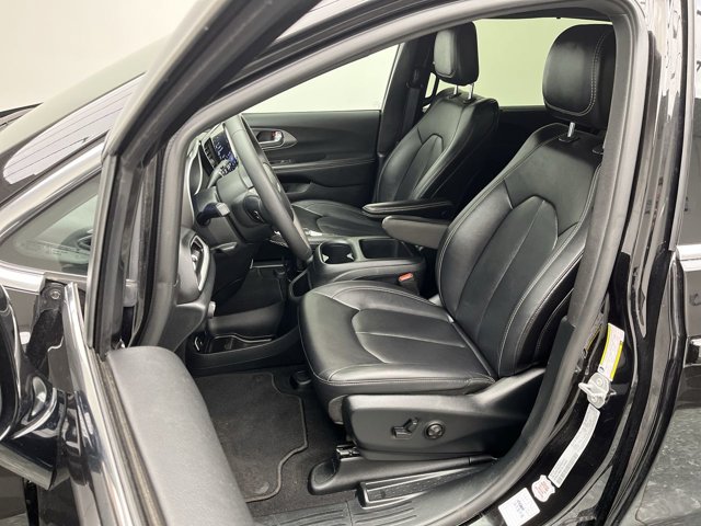 Used 2025 Chrysler Pacifica - photo 11