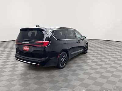 Used 2025 Chrysler Pacifica - photo 1