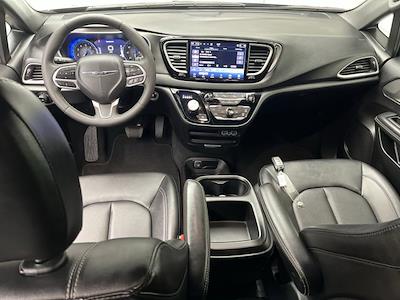 Used 2025 Chrysler Pacifica - photo 1