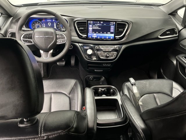 Used 2025 Chrysler Pacifica - photo 7