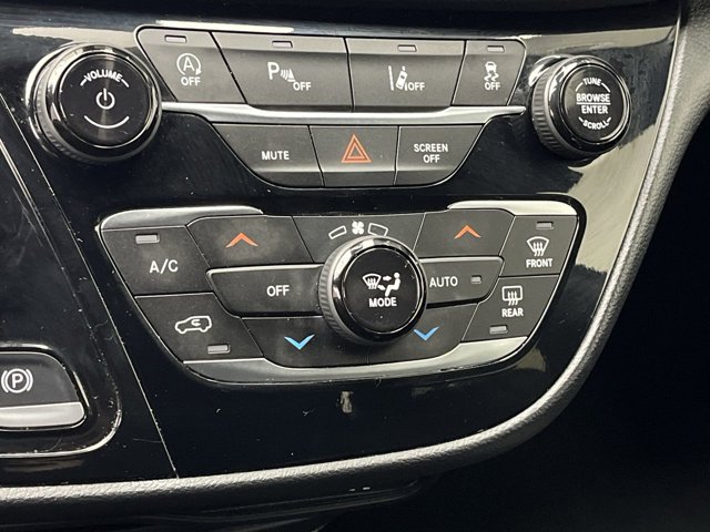 Used 2025 Chrysler Pacifica - photo 24
