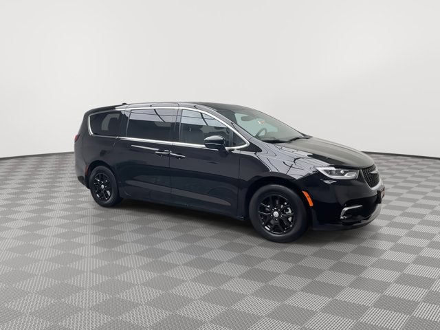 Used 2025 Chrysler Pacifica - photo 41