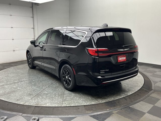 Used 2025 Chrysler Pacifica - photo 5