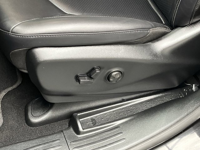 Used 2025 Chrysler Pacifica - photo 12