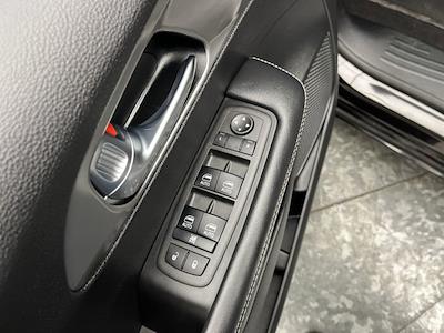 Used 2025 Chrysler Pacifica - photo 1