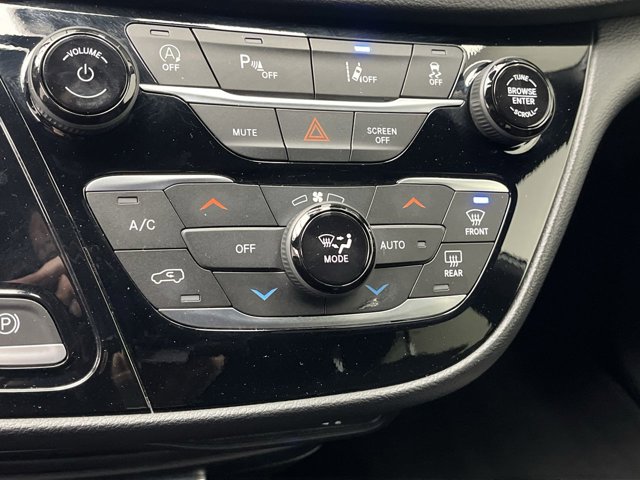 Used 2025 Chrysler Pacifica - photo 24