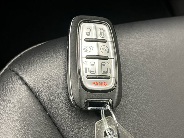 Used 2025 Chrysler Pacifica - photo 29