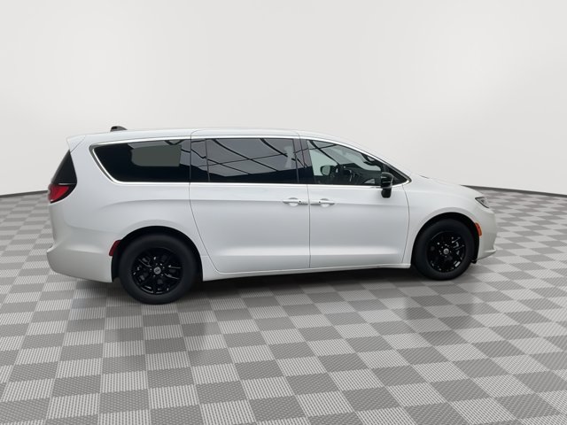 Used 2025 Chrysler Pacifica - photo 40