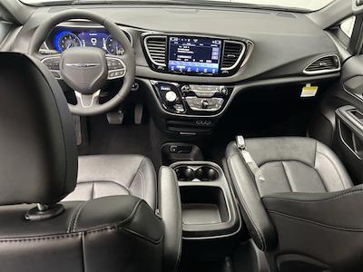 Used 2025 Chrysler Pacifica - photo 1