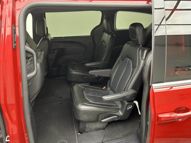 Used 2025 Chrysler Pacifica - photo 13