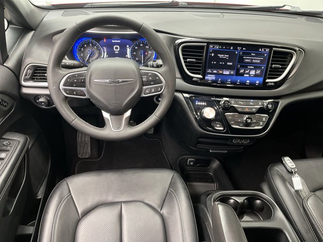 Used 2025 Chrysler Pacifica - photo 16