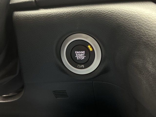 Used 2025 Chrysler Pacifica - photo 23