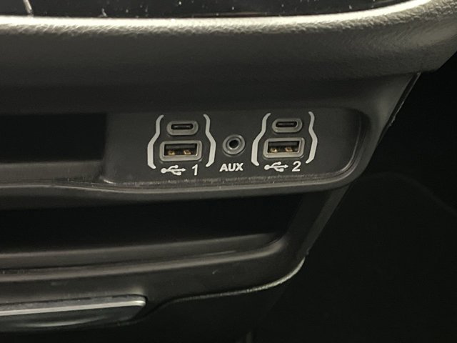 Used 2025 Chrysler Pacifica - photo 27