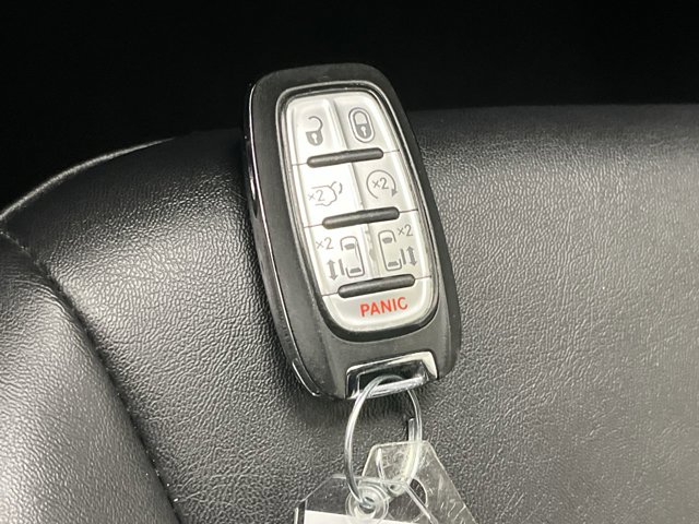 Used 2025 Chrysler Pacifica - photo 29