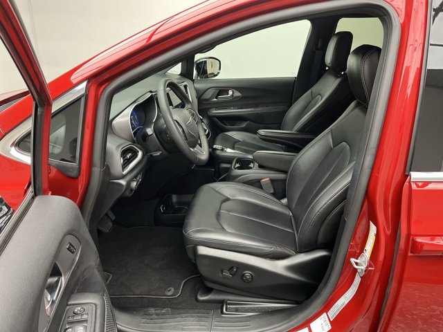 Used 2025 Chrysler Pacifica - photo 6