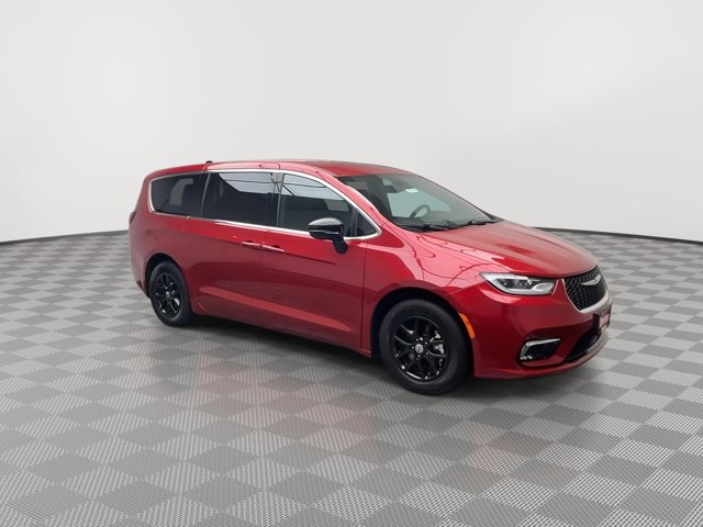 Used 2025 Chrysler Pacifica - photo 41