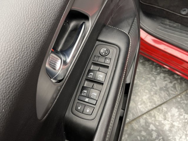 Used 2025 Chrysler Pacifica - photo 10