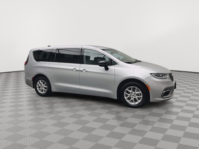 Used 2024 Chrysler Pacifica - photo 42