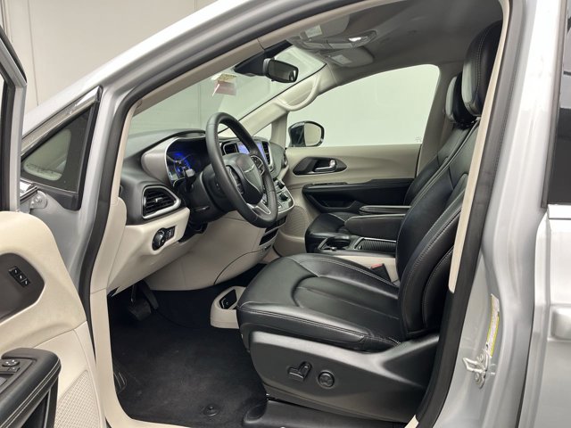 Used 2024 Chrysler Pacifica - photo 6
