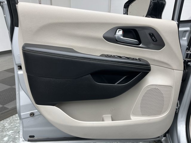Used 2024 Chrysler Pacifica - photo 9