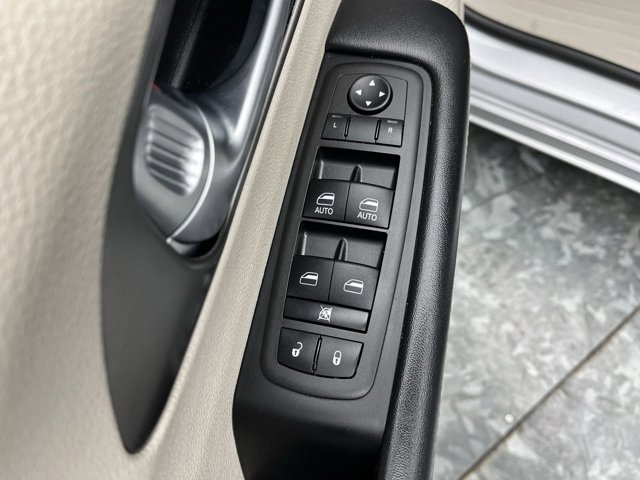 Used 2024 Chrysler Pacifica - photo 10