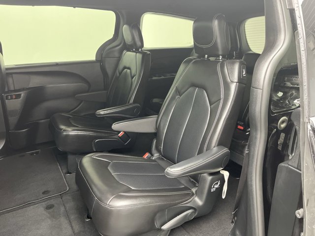 Used 2025 Chrysler Pacifica - photo 8